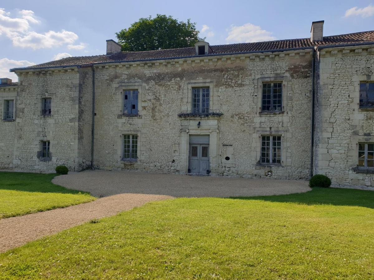 Domaine De Bourgville Monts-sur-Guesnes Εξωτερικό φωτογραφία