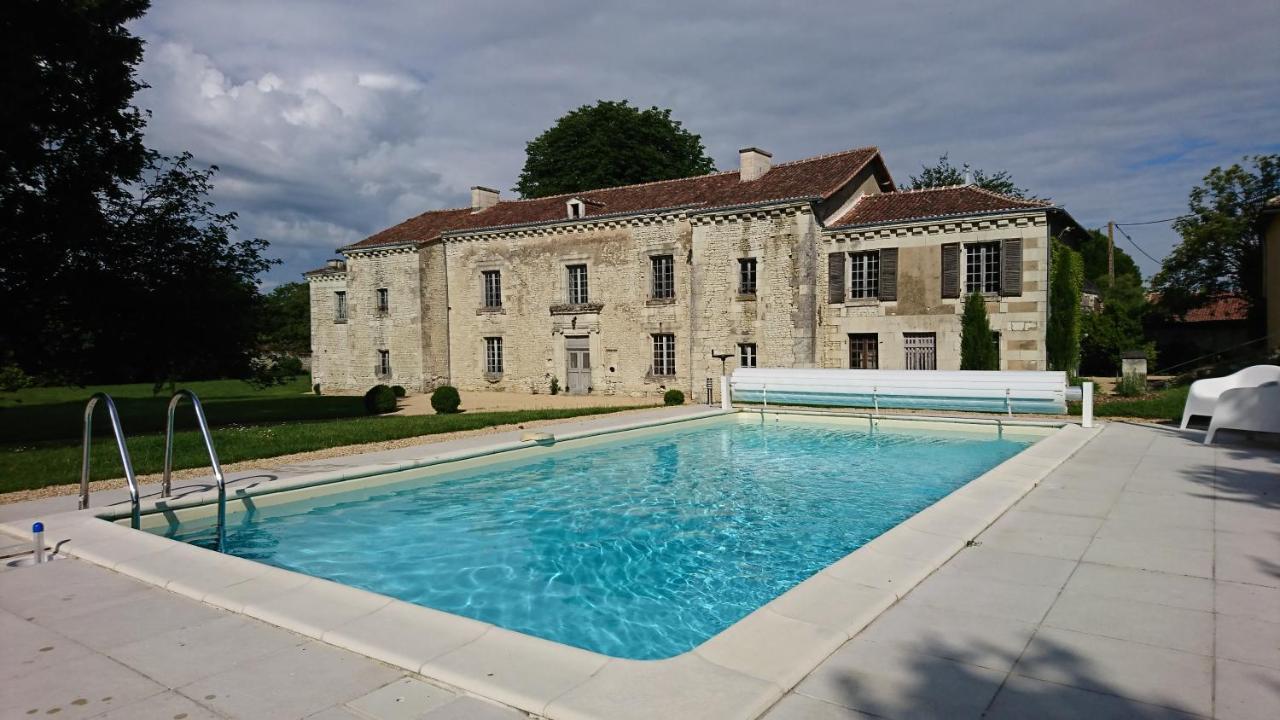 Domaine De Bourgville Monts-sur-Guesnes Εξωτερικό φωτογραφία
