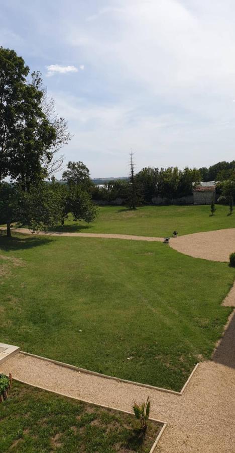 Domaine De Bourgville Monts-sur-Guesnes Εξωτερικό φωτογραφία